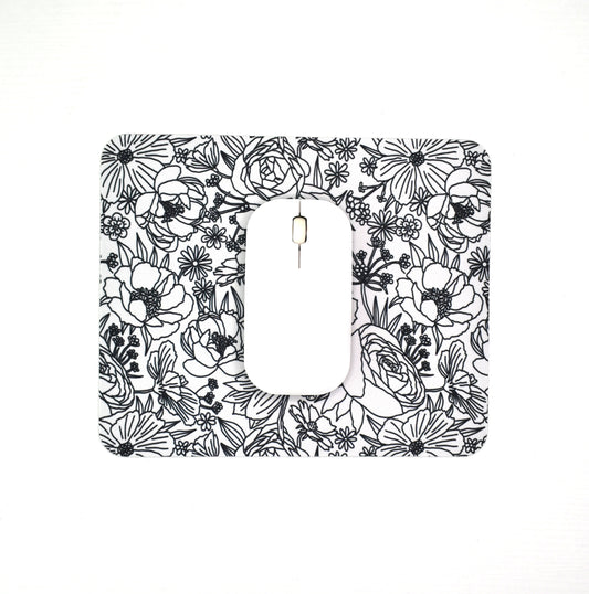 Black and white flower Mouse pad