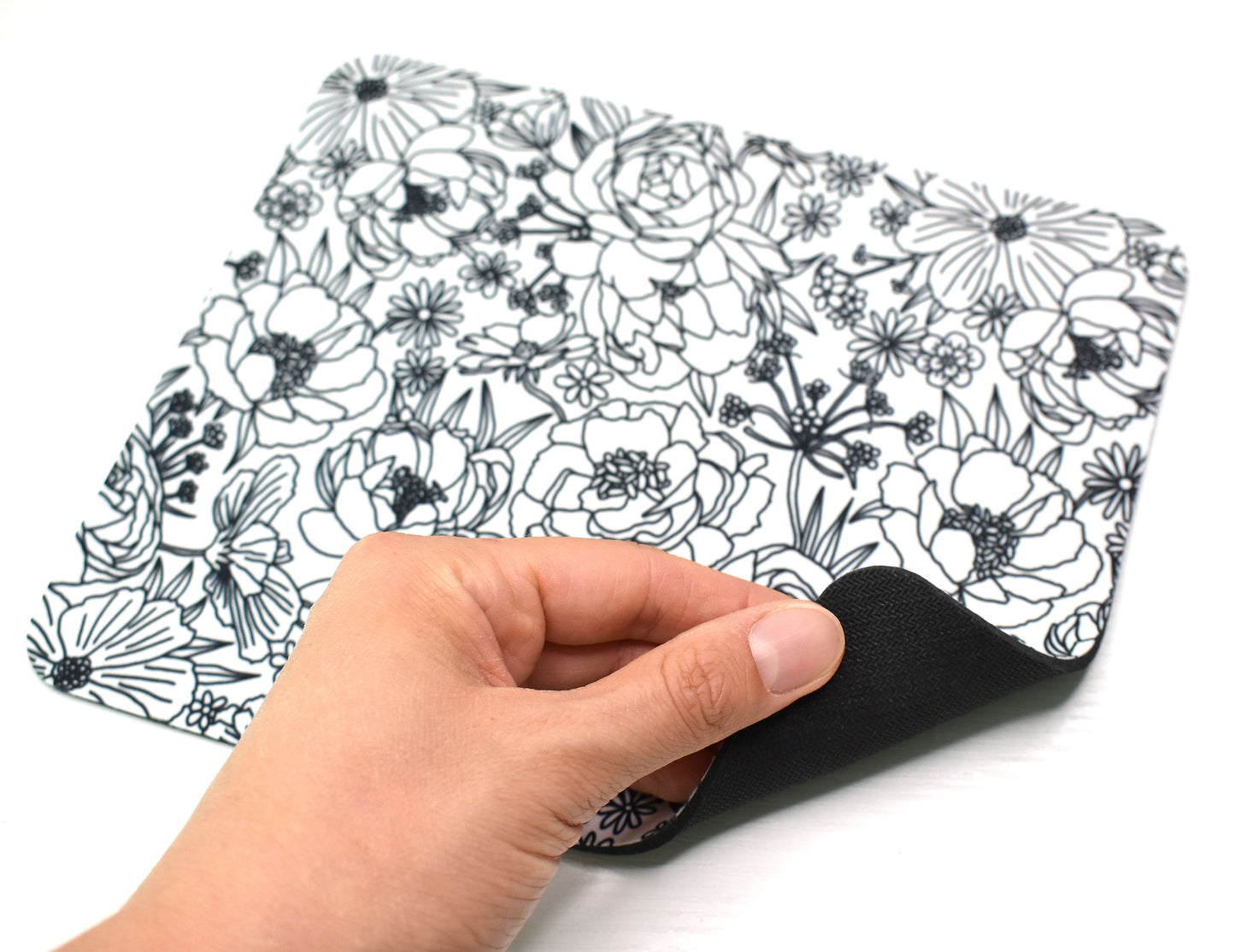 Black and white flower Mouse pad